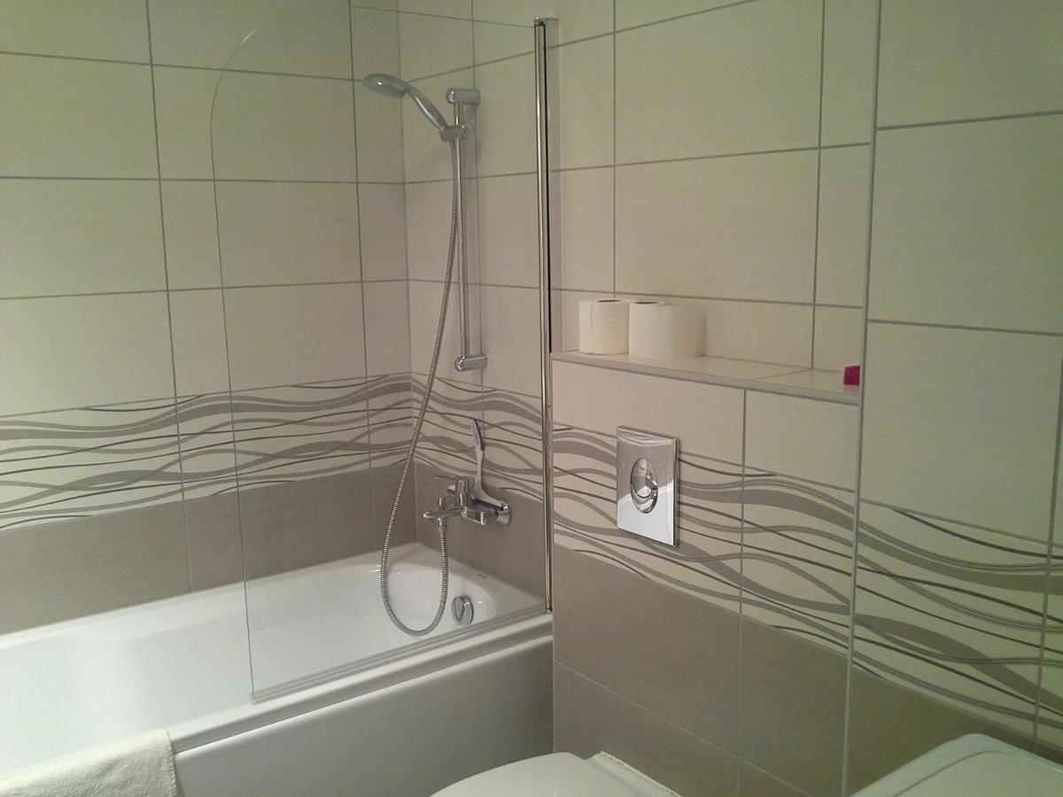 Alexandra Apartment Hajduszoboszlo - Chic Flat Ngoại thất bức ảnh