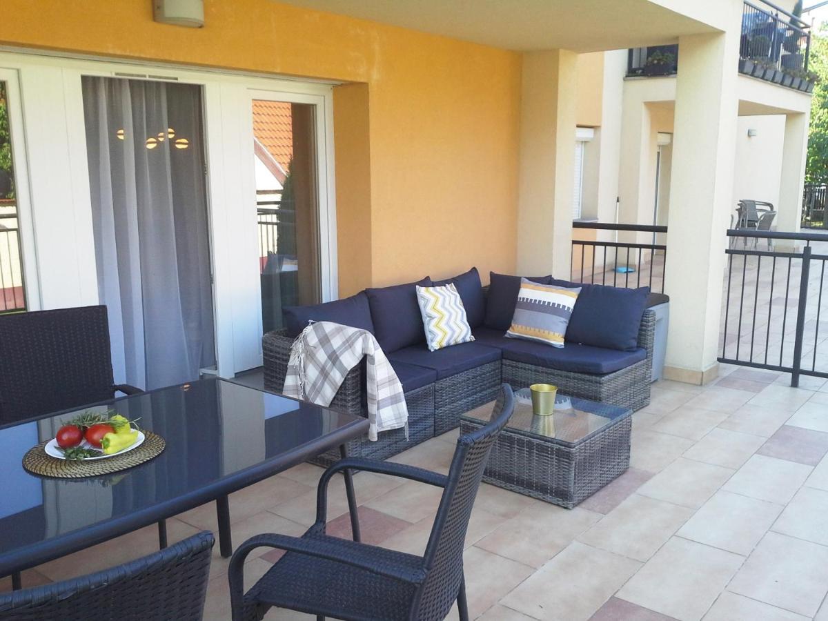Alexandra Apartment Hajduszoboszlo - Chic Flat Ngoại thất bức ảnh