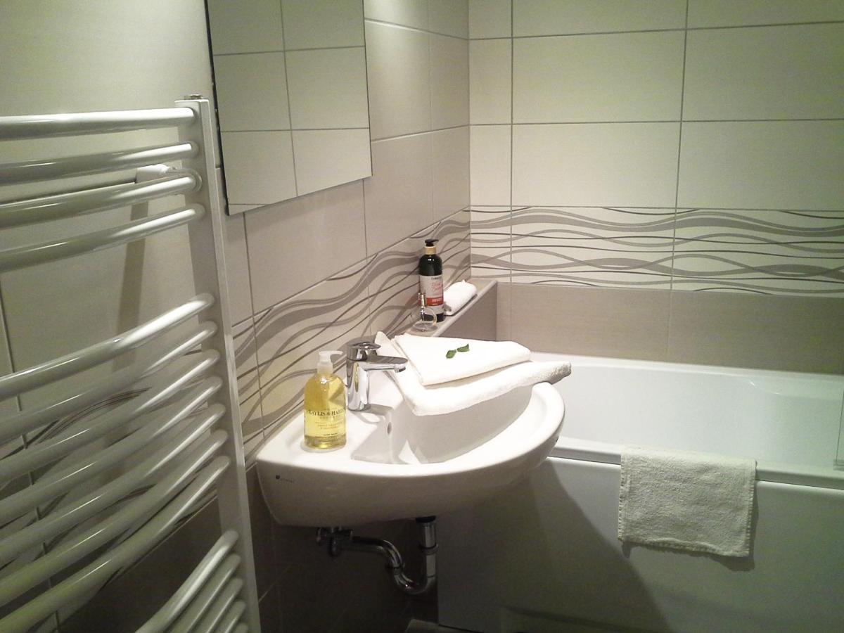 Alexandra Apartment Hajduszoboszlo - Chic Flat Ngoại thất bức ảnh